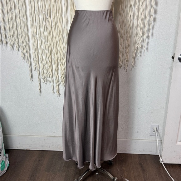 Jaki London Camilla Bias Cut Satin Maxi Skirt in Mink Size S/M - Picture 4 of 12